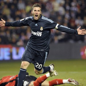 开云电竞在线-美国队在巴黎奥运会比赛中多次通过团队配合得分，奥运会美国地区队