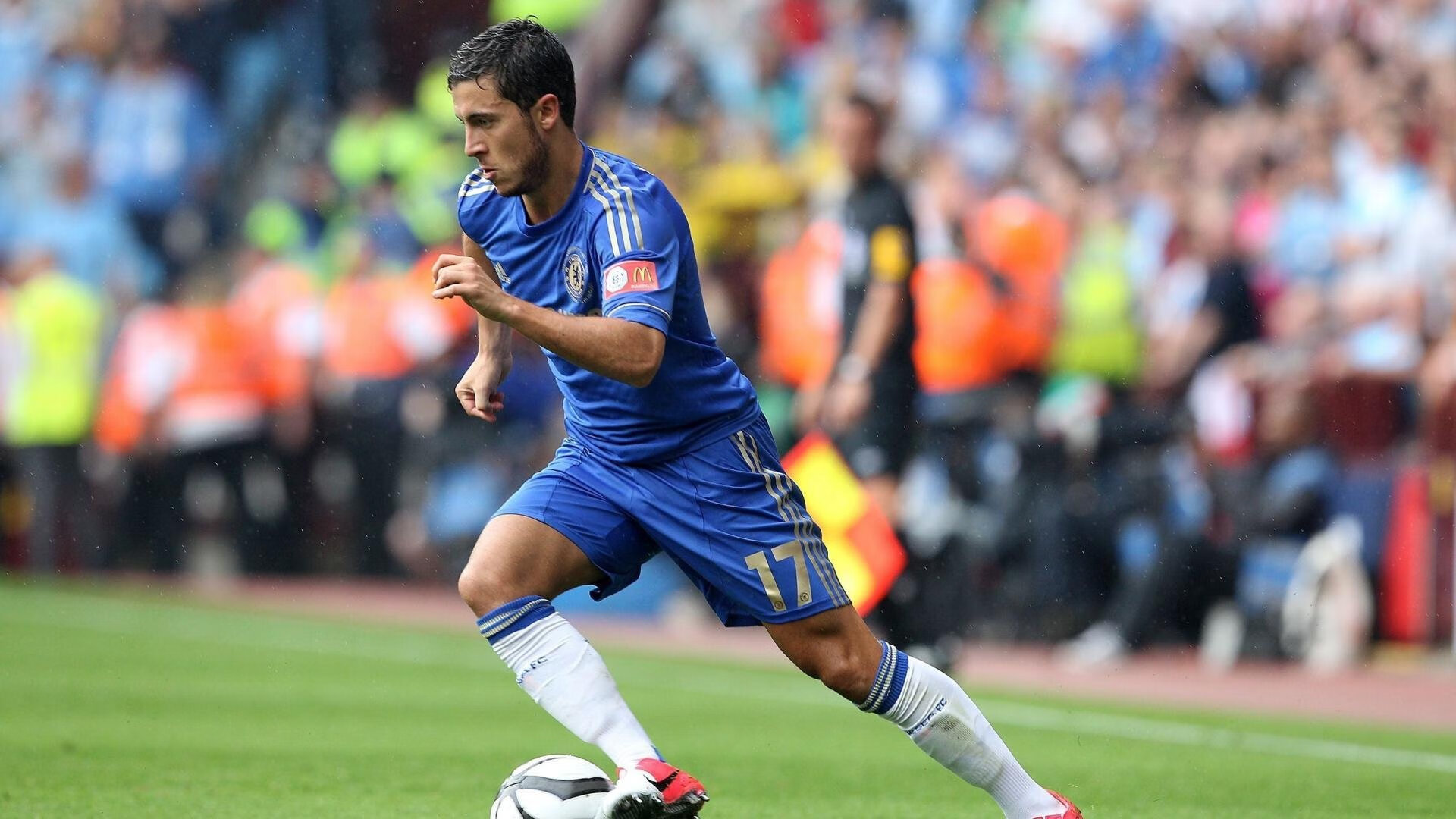 意甲激烈较量，比分1-1，场上快节奏，成功传球率86%，抢断成功率74%